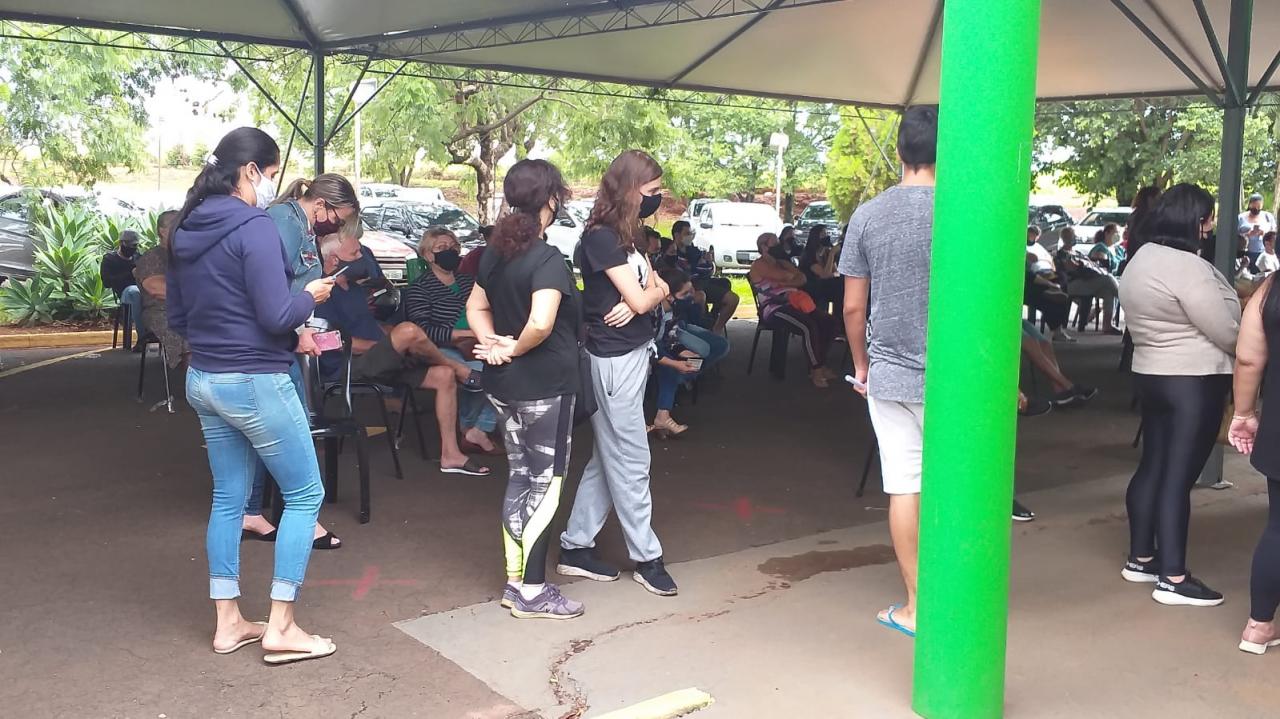 Foto 2 de 7 — ​Primeiro dia do “Gripário” da Unimed é marcado por fila e reclamações